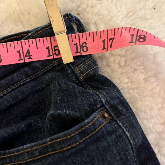 Old Navy Curvy Profile Jeans - Picture 5 of 6